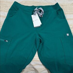 NWT Figs green scrub bottoms size XS